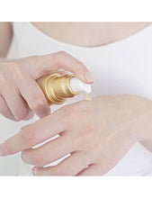 Cargar imagen en el visor de la galería, TRANSPARENT CLINIC SERUM ILUMINADOR ANTIEDAD CON ORO Y CAVIAR 50 ml.